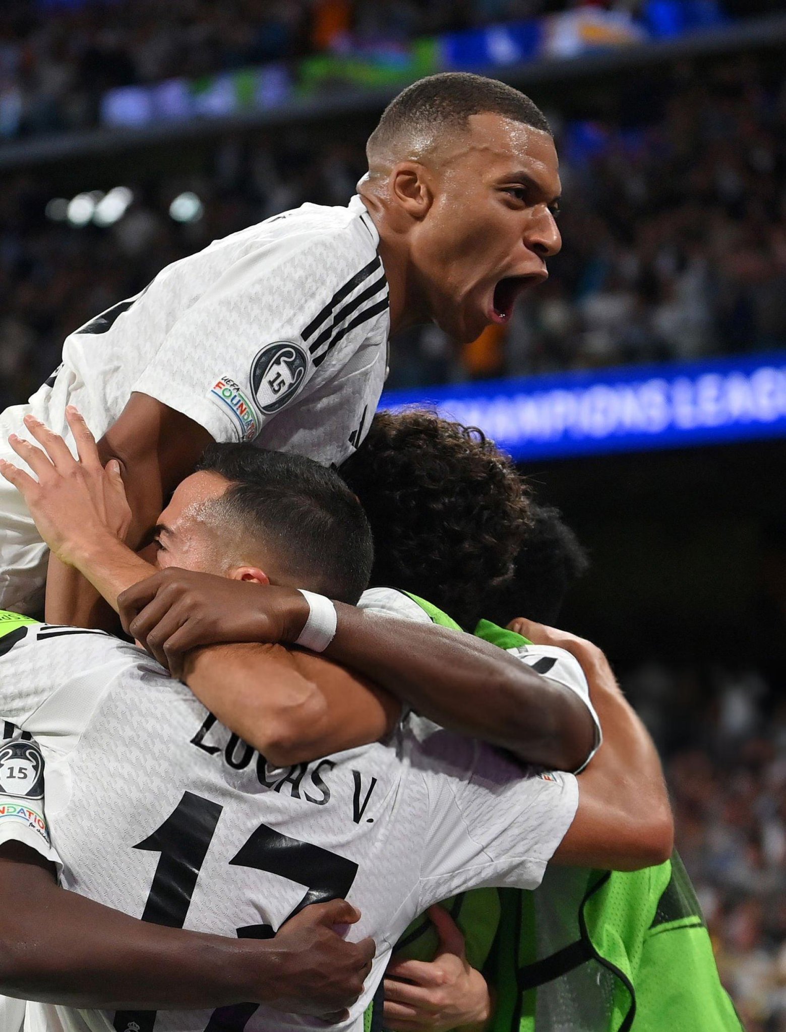 包含尤文图斯更衣室发声备战亚冠Scout关键时刻高光表现，这一次真的内马尔连续五场比赛得分超过惊险取胜的词条